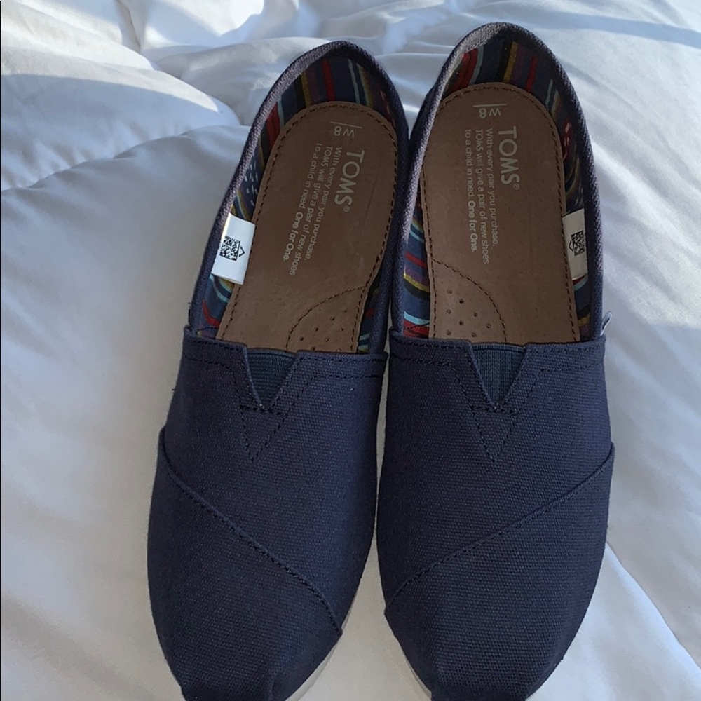 BRAND NEW TOMS